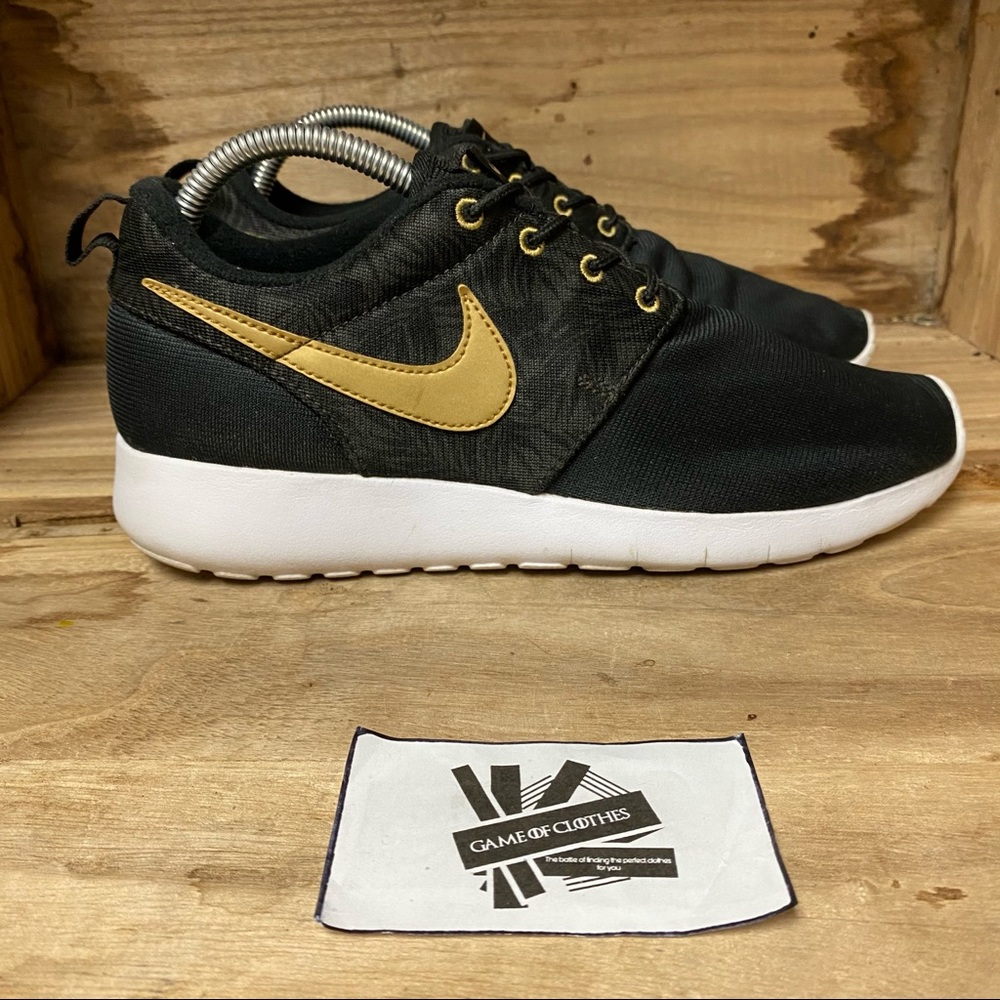 Nike roshe one black gold running sneakers shoes